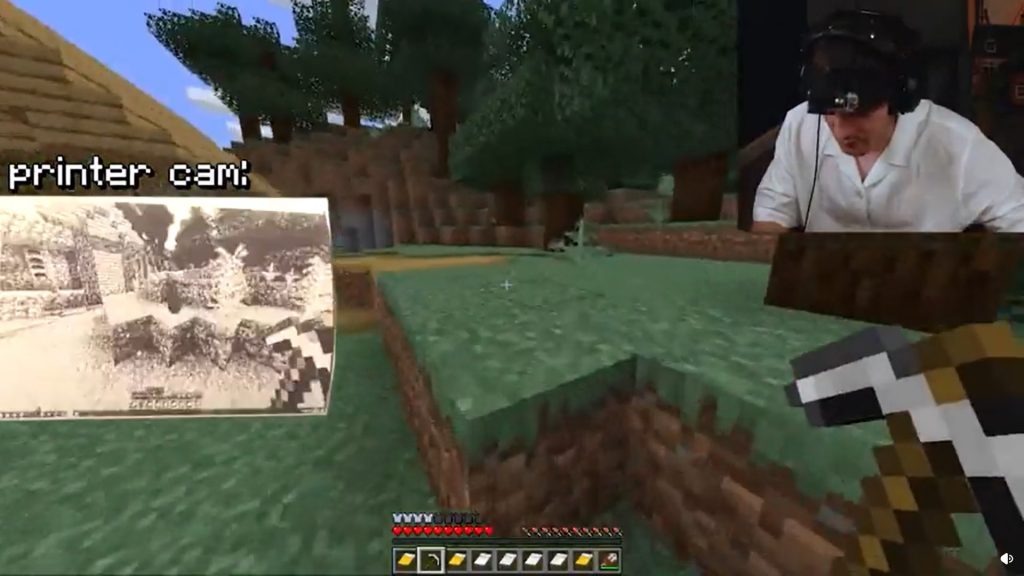 Стример прошел Minecraft на чековом принтере вместо монитора