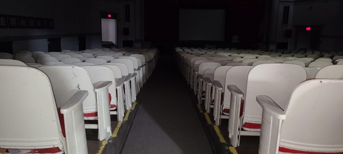 Загадка лиминальных пространств: почему пустые торговые центры сводят нас с ума 3 Загадка лиминальных пространств: почему пустые торговые центры сводят нас с ума