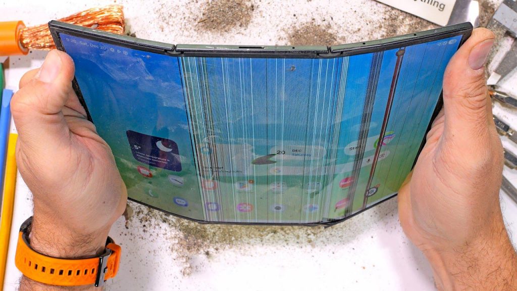 Samsung Galaxy Z Trifold: Экстремальный тест на прочность. Мы нашли предел.