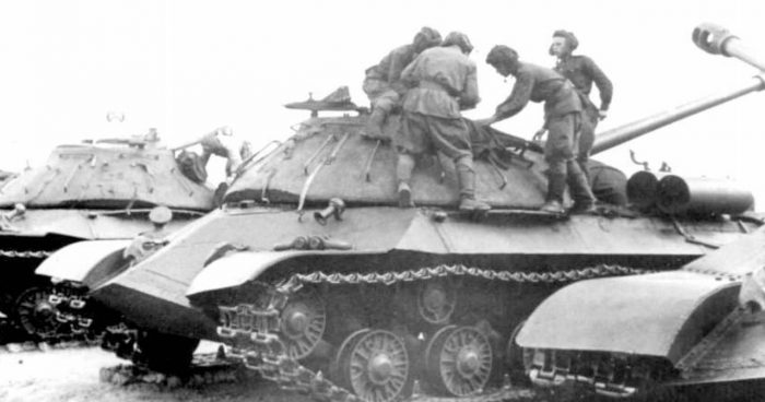 ИС-3: «Щучий нос», напугавший Запад. История самого эффектного провала советского танкостроения