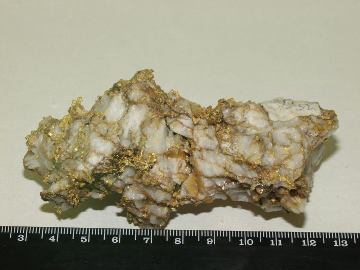 Звёздная пыль или космическая загадка: откуда на самом деле взялось золото?