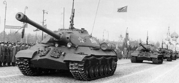 ИС-3: «Щучий нос», напугавший Запад. История самого эффектного провала советского танкостроения