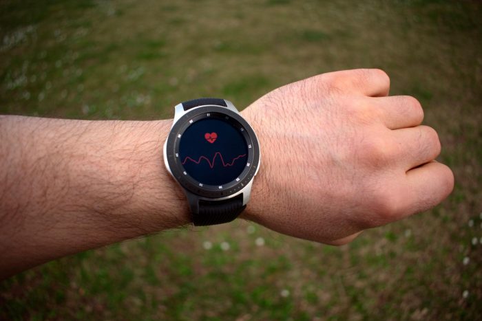 Как работает датчик сердечного ритма в умных часах?