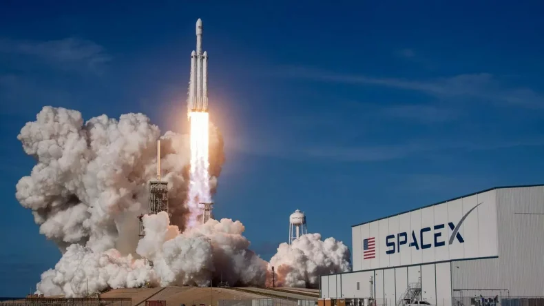 SpaceX меняет планы: полёт на Марс откладывается ради Луны