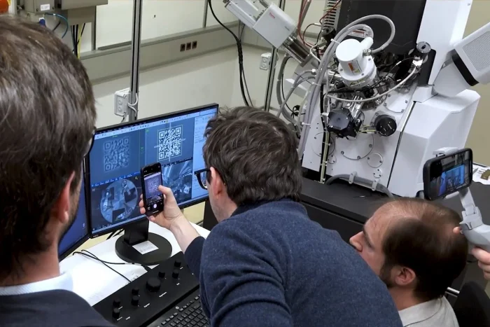 Микроскопический QR-код может хранить данные тысячелетиями