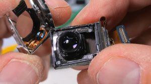 Полный разбор Samsung Galaxy S26 Ultra демонстрирует его впечатляющую 5-кратную телеобъективную камеру