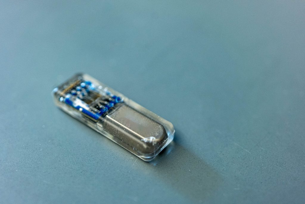 Имплантируемая «живая аптека» производит множество лекарств внутри организма