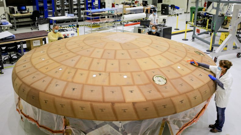 ESA создает самовосстанавливающийся углепластик: материал научился залечивать микротрещины от космического мусора