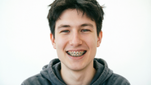 Почему современному человеку нужно ставить брекеты? Виновата еда