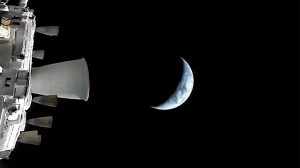 Orion на пути к Луне: корабль Artemis 2 показал Землю в виде «молодой Луны»