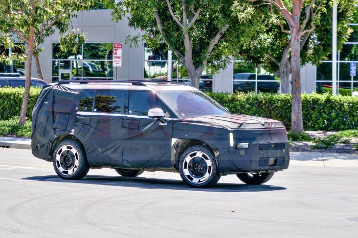 Hyundai Santa Fe EREV заметили на тестах: гибридный электрокроссовер выйдет в 2027 году