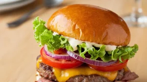 Лабораторное мясо пока идеально для фастфуда, а не для здоровья