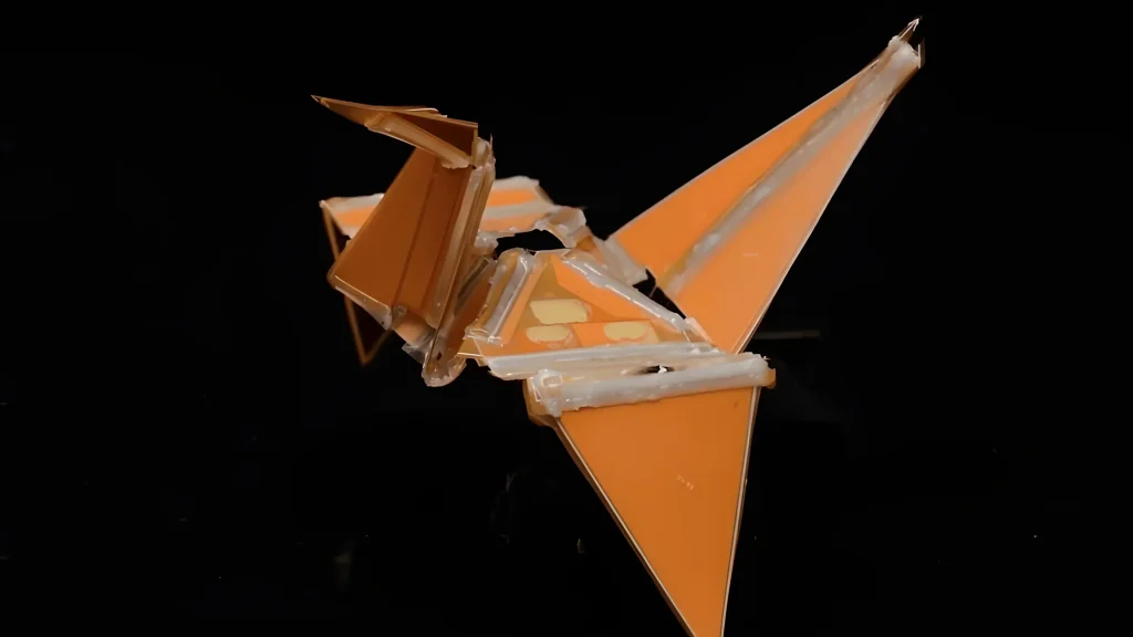 Робот-оригами без моторов: ученые создали мягкую машину, движущуюся от тепла