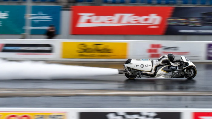 Паровой мотоцикл установил рекорд: 310 км/ч за 5,5 секунды