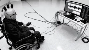 Парализованный психолог с шестью имплантами в мозге записал панк-альбом силой мысли