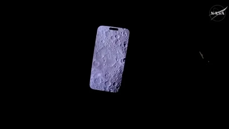 iPhone в космосе: астронавты Artemis 2 снимают Землю на смартфоны