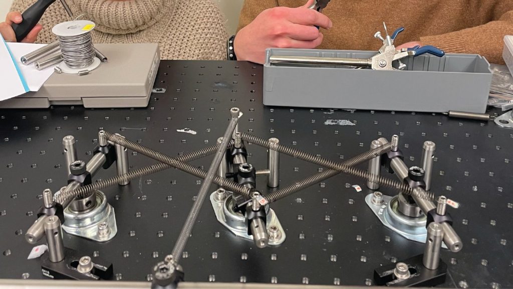 Учёные создали компьютер из пружин без электричества: механический компьютер работает на натяжении