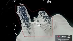 Российские ученые нашли в Антарктиде оазис с озерами и богатой фауной