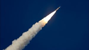 Пассажиры коммерческого рейса сняли запуск Artemis II из окна самолета