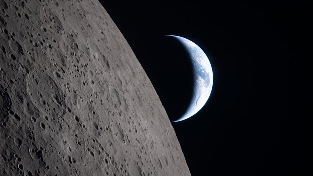 NASA показало видео Луны с Orion: поверхность спутника в новом качестве