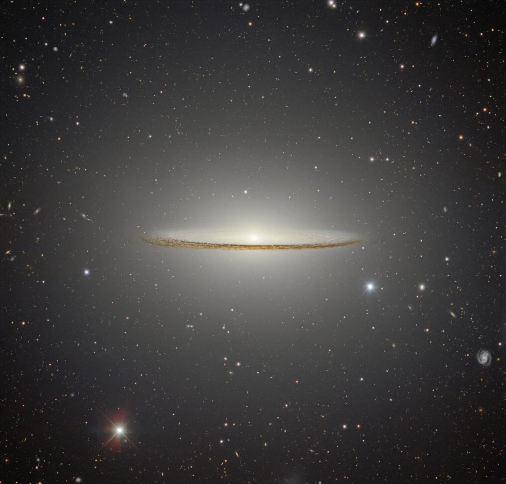 Обширное гало галактики Сомбреро предстало во всей красе на новом снимке