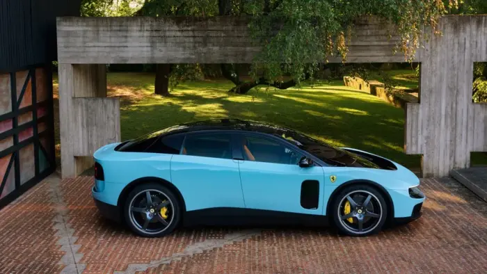 Ferrari наконец показала Luce — первый электромобиль с 1050 л.с. и салоном от Джони Айва 1 Ferrari наконец показала Luce — первый электромобиль с 1050 л.с. и салоном от Джони Айва