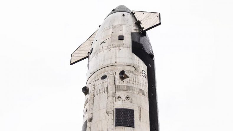 SpaceX показала эффектные фото Starship V3 с двигателями Raptor 3 перед запуском