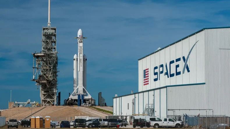 Google и SpaceX хотят перенести центры обработки данных в космос ради ИИ