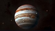 Зонд Juno получил новое изображение спутника Юпитера Фивы с близкого расстояния