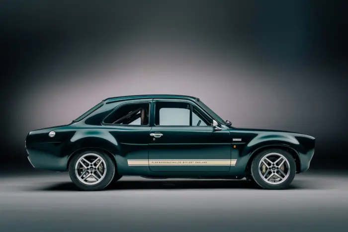 Ford Escort мощнее Porsche: представлен уникальный ретро-спорткар с мотором на 10 000 об/мин 3 Ford Escort мощнее Porsche: представлен уникальный ретро-спорткар с мотором на 10 000 об/мин