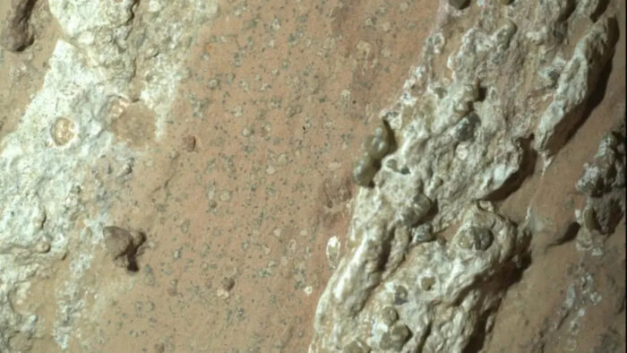 Марсоход NASA Perseverance обнаружил сотни сложных органических соединений в глинистых породах