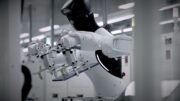 Китайские гуманоиды AGIBOT шесть дней работали на заводе без остановки