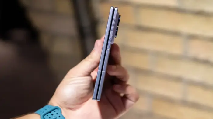 Samsung представила Galaxy Z Fold 8 в новом компактном форм-факторе
