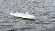 Автономный катер-беспилотник длиной 1,25 м мониторит водоемы и делает доставку