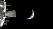 Orion на пути к Луне: корабль Artemis 2 показал Землю в виде «молодой Луны»
