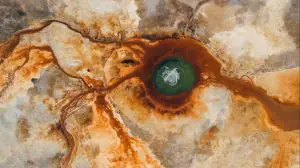 Зарождение жизни в горячих источниках: ученые создали модель протоклеток