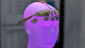 Японцы создали ЭЭГ без батареек: устройство питается теплом тела